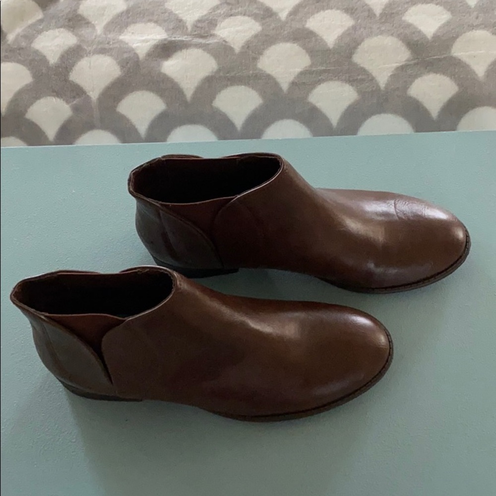 Unisa Brown Flat Ankle Boots